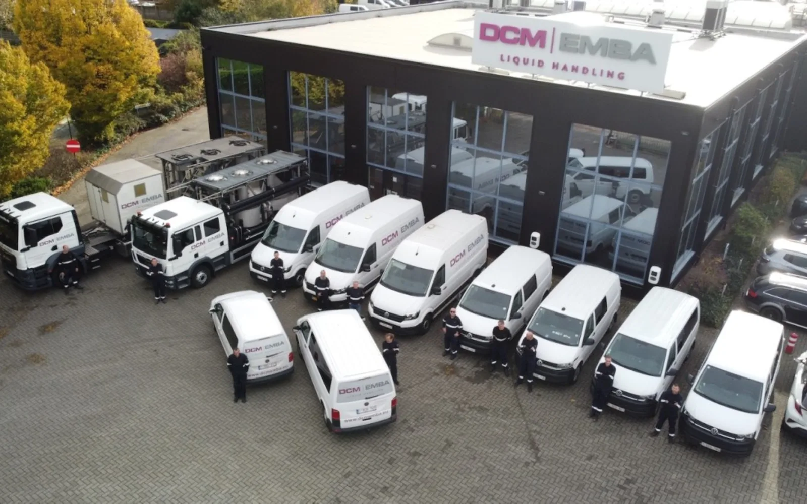 Opslagtanks van DCM EMBA in de haven